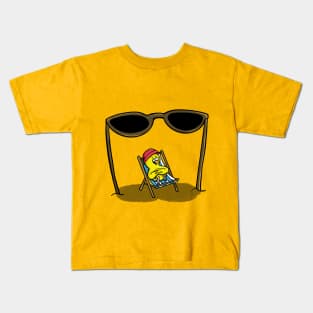 Sitting in the shades Kids T-Shirt